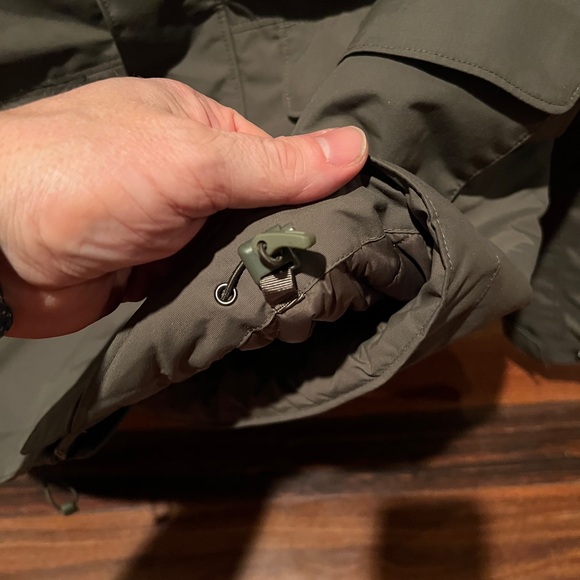 Patagonia Men’s Isthmus Jacket size Medium in Basin Green. - Picture 6 of 7